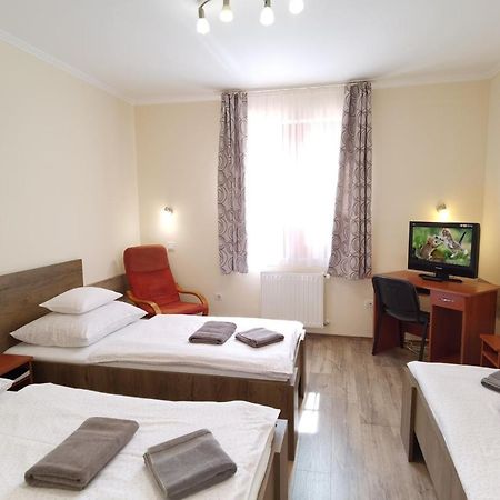 Balmazújváros Kamilla Panzio Es Rendezvenyhaz Bed & Breakfast エクステリア 写真